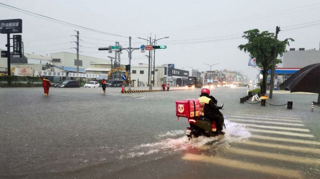 Des tempêtes ont déversé plus de deux mètres de pluie dans certaines régions de Taïwan au cours de la semaine dernière, tuant quatre personnes et provoquant des inondations et des glissements de terrain dans le centre et le sud du pays.