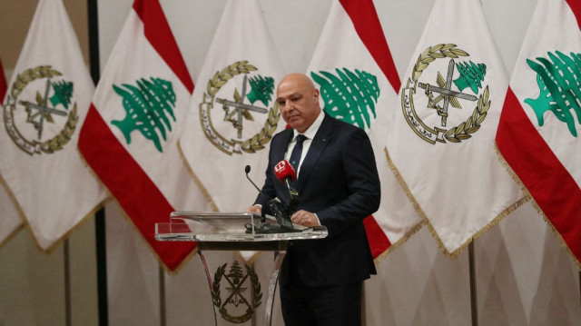 Une photo fournie par la présidence libanaise montre le président libanais Joseph Aoun prononçant un discours à la veille de la Journée de l'armée au ministère de la Défense à Yarze, le 31 juillet 2025.