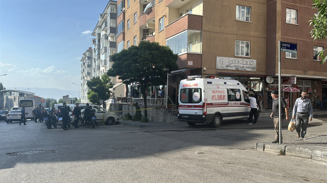 Yaralıların, hayati tehlikesinin olmadığı öğrenildi.