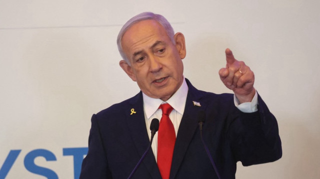 Le Premier ministre israélien Benjamin Netanyahu s'exprime lors d'un événement à l'hôtel Waldorf Astoria de Jérusalem, le 27 juillet 2025.