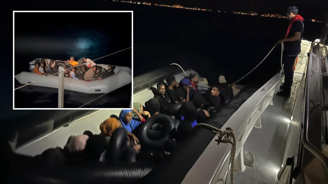 Sahil güvenlik botu tarafından durdurulan lastik bottaki 5'i çocuk 30 düzensiz göçmen yakalandı.