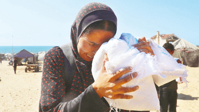 Terör devleti İsrail'in Gazze'ye dünkü saldırılarında 63 Filistinli hayatını kaybetti.