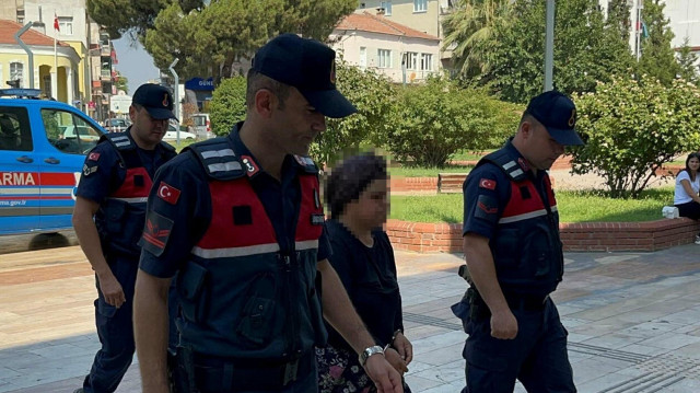 Efeler ilçesi Konuklu Mahallesi yakınlarındaki bir zeytinlikte dün saat 12.30 sıralarında yangın çıkmıştı.