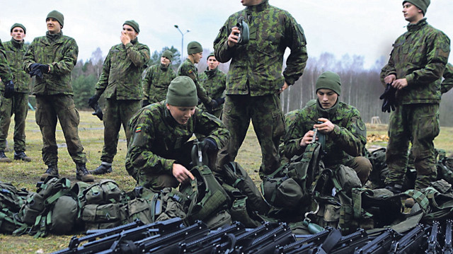 La Lituanie appelle à l'aide de l'OTAN après qu'un drone russe, bourré d'explosifs, a été retrouvé sur une base d'entraînement militaire sur le sol lituanien.