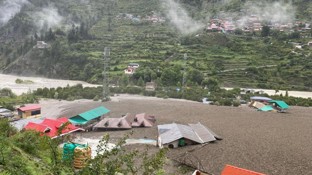 Les pluies de mousson ont déclenché des torrents meurtriers dans l’Uttarakhand, emportant habitations et habitants.