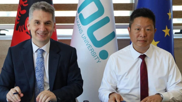  M. HongPing Xiao, PDG de Bankers Petroleum Albania Ltd., était en Albanie pour une réunion officielle avec le recteur, le professeur Ferdinand Gjana, pour la signature d'un protocole d'accord (MoU), jetant les bases d'une future collaboration entre les deux institutions, le 4 Juin 2025.