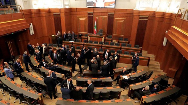 لبنان.. "حركة أمل" تدعو الحكومة "لتصحيح" موقفها بخصوص حصر السلاح