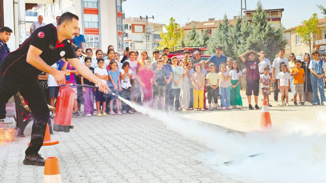 Toplumun her kesiminin afetlere karşı bilinçlendirilmesi hususunda öncelik arz edildiği vurgulandı.