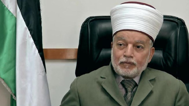 حكومة الاحتلال تمدد إبعاد مفتي فلسطين عن الأقصى 6 شهور