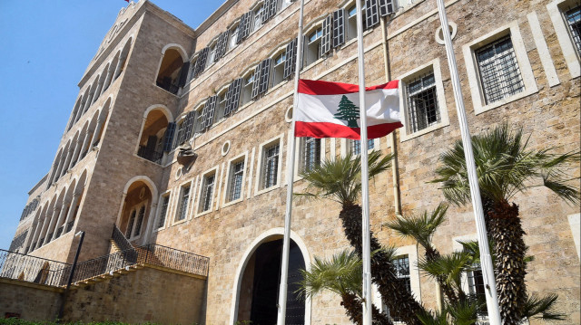 الحكومة اللبنانية ترفض تأييد إيران لاحتفاظ "حزب الله" بسلاحه
