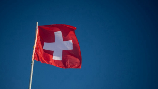 Le taux de chômage en Suisse reste inchangé en juillet, mais les nouveaux droits de douane américains pourraient peser lourdement sur l'emploi.