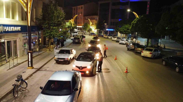 Ehliyet denetlemede 187 kişinin kimlik kontrolü yapılırken, 100 araç denetlendi.