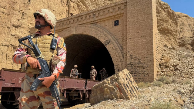 حکومت نے بدھ کو ایک حکم نامے میں کہا ہے کہ بلوچستان میں امن و امان کی صورتِ حال کے پیشِ نظر موبائل ڈیٹا سروسز مہیںے کے آخر تک بند رہیں گی۔