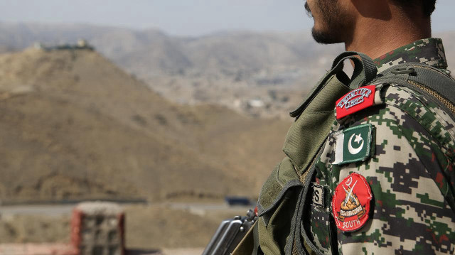 Pakistan Silahlı Kuvvetleri Halkla İlişkiler Servisinden yapılan açıklamada, Afganistan sınırından ülkeye girmeye çalıştığı tespit edilen bir grup militana karşı gece operasyon düzenlendiği bildirildi.
