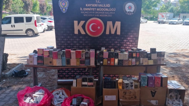 Yakalanan kaçak parfümler.