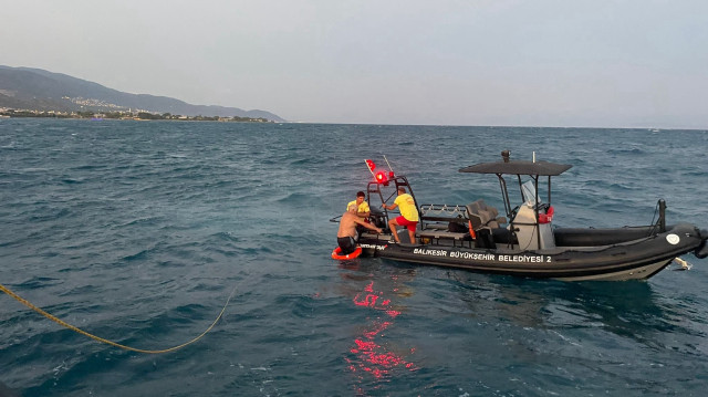 Edremit'ten denize açılan vatandaş Altınoluk açıklarında sağ olarak bulundu.