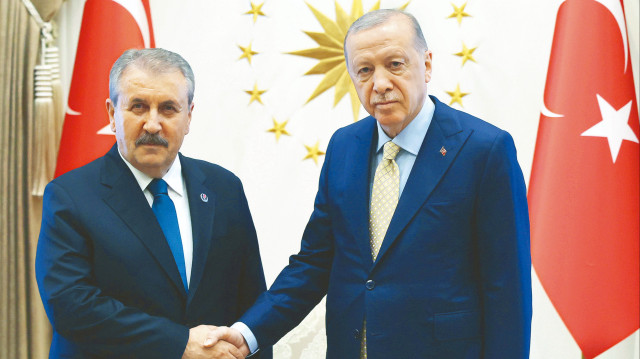 Cumhurbaşkanı Erdoğan, Büyük Birlik Partisi (BBP) Genel Başkanı Mustafa Destici’yi kabul etti. Cumhurbaşkanlığı Külliyesi’ndeki kabul, basına kapalı gerçekleştirildi.