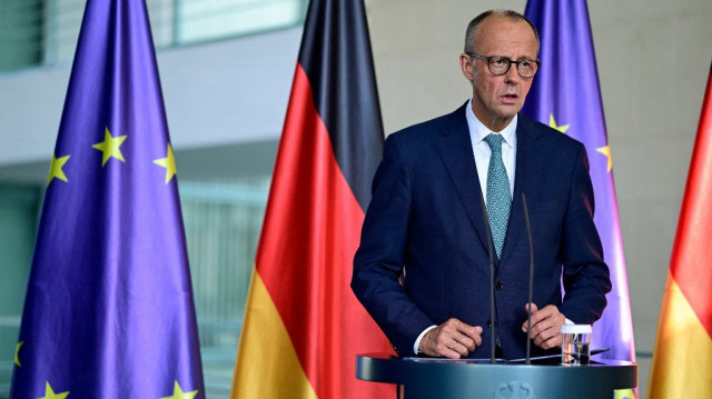 Le chancelier allemand Friedrich Merz fait une déclaration aux journalistes à l'issue d'une réunion du cabinet de sécurité du gouvernement allemand à la Chancellerie à Berlin, le 28 juillet 2025. L'Allemagne va suspendre l'exportation vers Israël de matériel militaire susceptible d'être utilisé dans la bande de Gaza, a déclaré le chancelier Friedrich Merz le 8 août 2025, en réaction au projet israélien de prendre le contrôle de la ville de Gaza.
