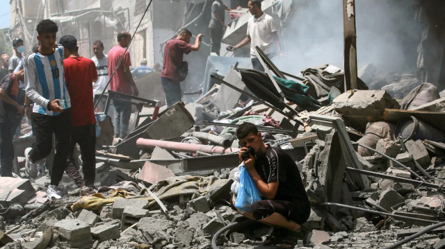 الاحتلال الإسرائيلي يقتل فلسطينييَن اثنين من طالبي المساعدات وسط غزة