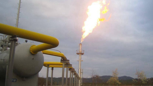 Spot doğal gaz piyasasında dün 1000 metreküp doğal gazın referans fiyatı 14 bin 393 lira 87 kuruş, gaz ticaret miktarı da 1 milyon 42 bin metreküp oldu.