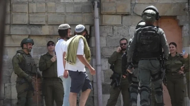 إصابة 6 فلسطينيين باقتحامات لجيش الاحتلال واعتداءات لمستوطنين بالضفة