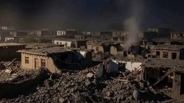 Le tremblement de terre, survenu près de Jalalabad, a causé d’importants dégâts et entrave les secours dans les zones reculées.