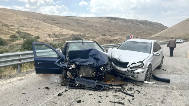 Sarıkamış Devlet Hastanesi'ne kaldırılan yaralıların hayati tehlikesinin bulunmadığı öğrenildi.