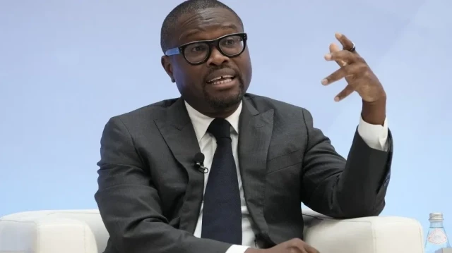 Le ministre des Finances du Bénin, Romuald Wadagni, s'exprime lors de l'événement "Pathways to Prosperity" (Les voies vers la prospérité) organisé dans le cadre des réunions de printemps du FMI et du Groupe de la Banque mondiale au siège du FMI à Washington, DC, le 23 avril 2025.