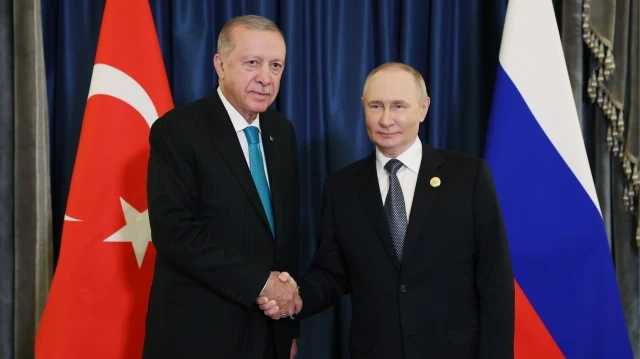 Turkish President Recep Tayyip Erdogan (L) and Russian President Vladimir Putin (R) shake hands after their meeting before the start of the meeting of the Council of Heads of State of the Shanghai Cooperation Organisation (SCO) Summit 2025 in Tianjin, China on September 01, 2025.(AA)