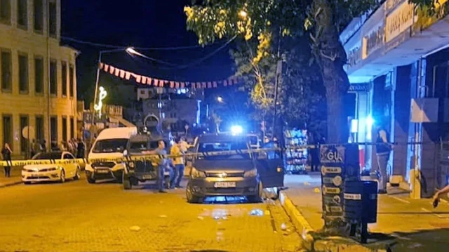 Polis ekipleri, kimliğini tespit ettikleri saldırganın yakalanması için çalışma başlattı.