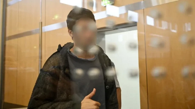 Le prévenu syrien Issa Al H arrive le 10 septembre 2025 au tribunal de Düsseldorf, dans l'ouest de l'Allemagne, pour connaître sa peine à l'issue de son procès pour une attaque au couteau meurtrière qui a coûté la vie à trois personnes en août 2024 à Solingen, dans l'ouest de l'Allemagne, lors d'un festival estival organisé dans la ville.