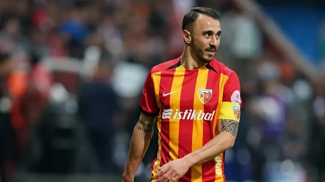 Gökhan Sazdağı, Kayserispor formasıyla çıktığı 133 maçta 6 gol atıp 17 asist kaydetti.