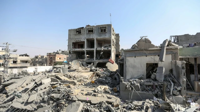 نائب إسباني يطالب بإرسال قوات دولية إلى غزة لـ"وقف المجزرة"