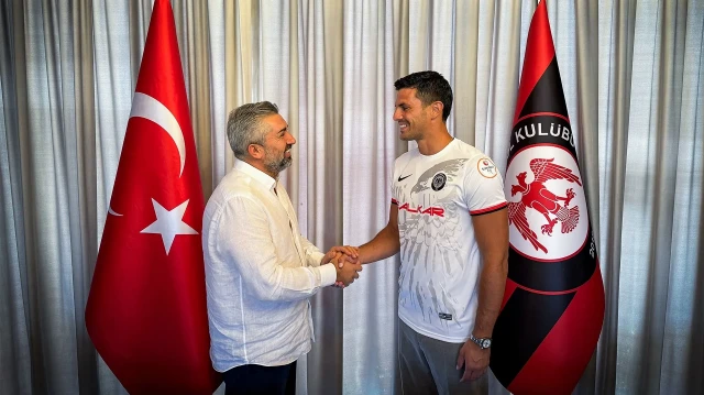 Danijel Aleksic, Çorum FK formasını giydi.