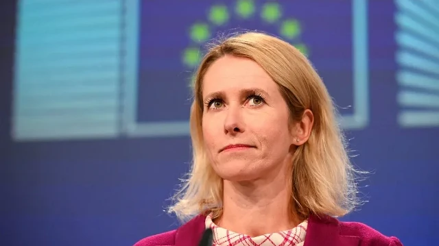 La haute représentante de l'Union européenne et vice-présidente chargée des affaires étrangères et de la politique de sécurité, Kaja Kallas, réagit alors qu'elle s'exprime lors d'une conférence de presse sur l'accord commercial avec le Mercosur, au siège de l'Union européenne, à Bruxelles, le 3 septembre 2025.