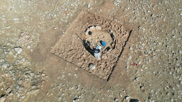 Des traces néolithiques découvertes à Mendik Tepe, qui seraient plus anciennes que Göbeklitepe.