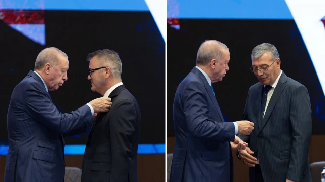 Cumhurbaşkanı Recep Tayyip Erdoğan, MKYK toplantısında, AK Parti’ye katılan Seydişehir Belediye Başkanı Hasan Ustaoğlu ve Emirgazi Belediye Başkanı Mesut Mertcan’a rozet taktı.
