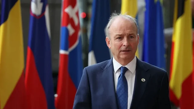 Le Premier ministre irlandais Micheal Martin arrive pour assister au Conseil européen à Bruxelles le 26 juin 2025.