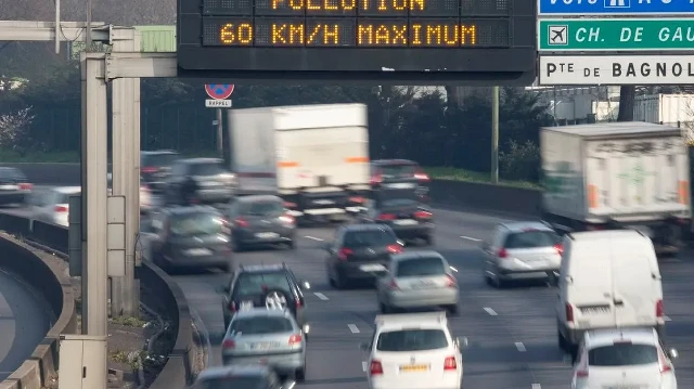 L’industrie automobile, déjà confrontée à des ventes de véhicules électriques en baisse, à la concurrence chinoise, aux droits de douane américains et à la chute des bénéfices, demande un assouplissement du calendrier de 2035.