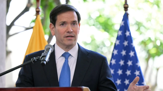Le secrétaire d'État américain Marco Rubio s'exprime lors d'une conférence de presse conjointe avec la ministre des Affaires étrangères de l'Équateur, Gabriela Sommerfeld (hors champ), au palais présidentiel de Carondelet à Quito, le 4 septembre 2025. 