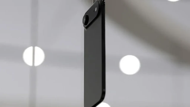 L'iPhone Air est présenté lors d'un événement spécial organisé au siège d'Apple le 9 septembre 2025 à Cupertino, en Californie.