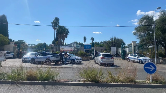Les faits remontent au mercredi 10 septembre : un jeune homme avait pénétré dans le lycée horticole d’Antibes, muni d’un couteau.