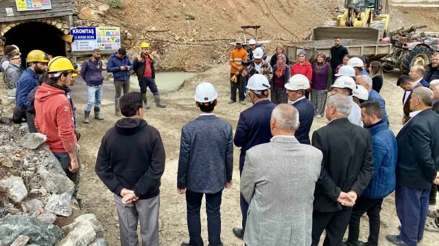 Göçükte mahsur kalan iki işçiden birisi kurtarıldı.