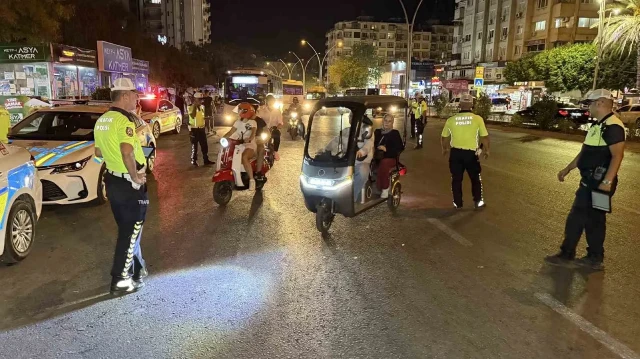 Motosikletlilere yönelik sıkı denetim gerçekleştirildi.