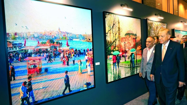Cumhurbaşkanı Erdoğan, koleksiyoner Mehmet Çebi öncülüğünde düzenlenen “Beş Ressam Bir Şehir Canım İstanbul” sergisinin açılışına katıldı.
