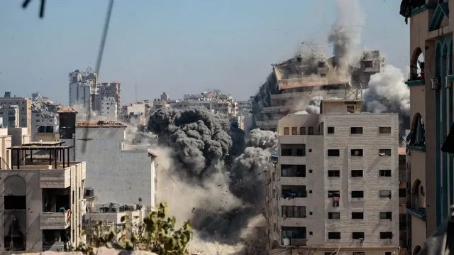 الاحتلال الإسرائيلي يدمر "برج الكوثر" غربي غزة ويشرد آلاف الفلسطينيين 