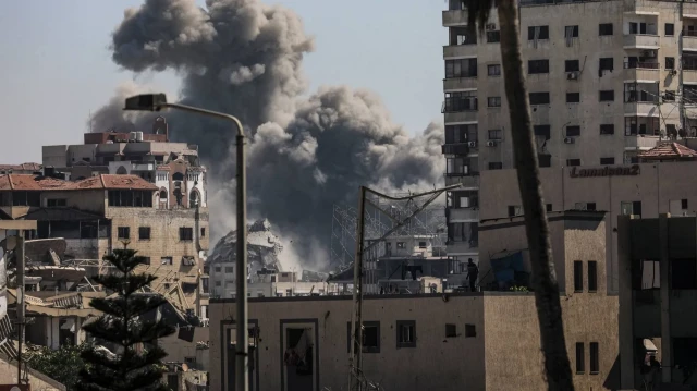 غزة.. جيش الاحتلال الإسرائيلي ينذر بقصف مبنى يحوي قطعا أثرية