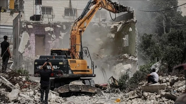 جيش الاحتلال الإسرائيلي يهدم منزل فلسطيني قتله في مايو الماضي