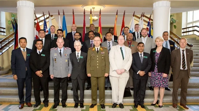 Selon le rapport, il s’agit de la première fois que des Israéliens sont exclus de cette institution, fondée sous l’impulsion de Winston Churchill dans le but de favoriser la compréhension internationale entre dirigeants militaires et civils.