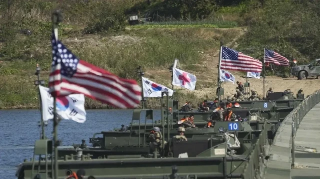 Южная Корея, США и Япония начали масштабные военные учения.